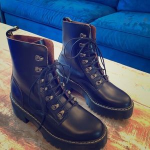 Dr. Martins Leona Boots size 9 women’s